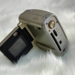 GrandVision CoolDV 350 ｜ 經典手持 DV 造型、獨特 Lofi 顆粒感 ｜ 復古 CCD 數位攝影機