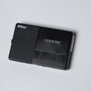 Nikon Coolpix S70 ｜ 罕見 OLED 觸控大螢幕、滑蓋潛望鏡頭 ｜ 科技感 CCD 數位相機